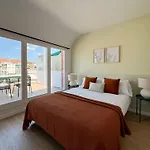 U-nique Corsega Ii Barcelona
